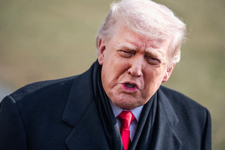 Trump annonce le déploiement d'une « armada massive » vers l'Iran pour faire pression sur Téhéran