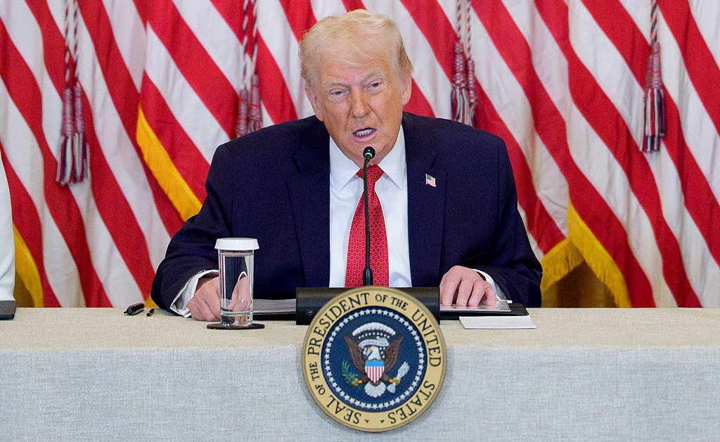 Trump menace d'imposer des tarifs pour soutenir son projet sur le Groenland