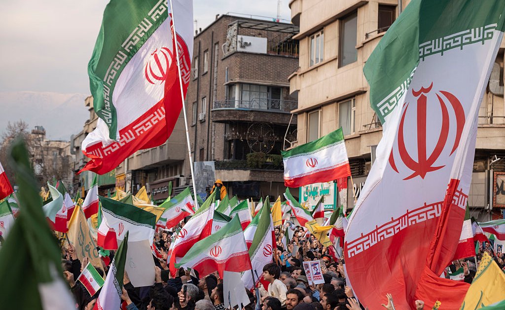 Trump menace d'imposer des tarifs sur les pays "négociant" avec l'Iran