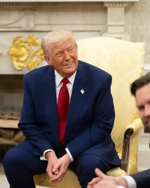 "Trump prêt à imposer des taxes de 100 % au Canada pour contrer un accord avec Pékin"