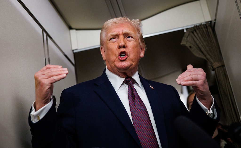 Trump se désigne comme 'Président par intérim du Venezuela' sur les réseaux sociaux