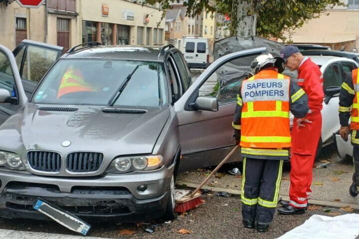 Un conducteur victime d'un malaise percute un véhicule stationné à Salins-les-Bains