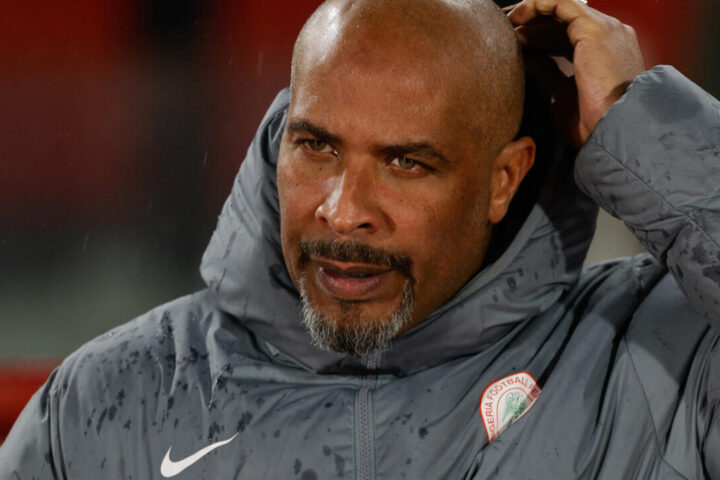 "Une prière à la mosquée : la méthode Chelle pour se préparer aux possibles tirs au but de la CAN 2025, le Gabon lève la suspension de son équipe."