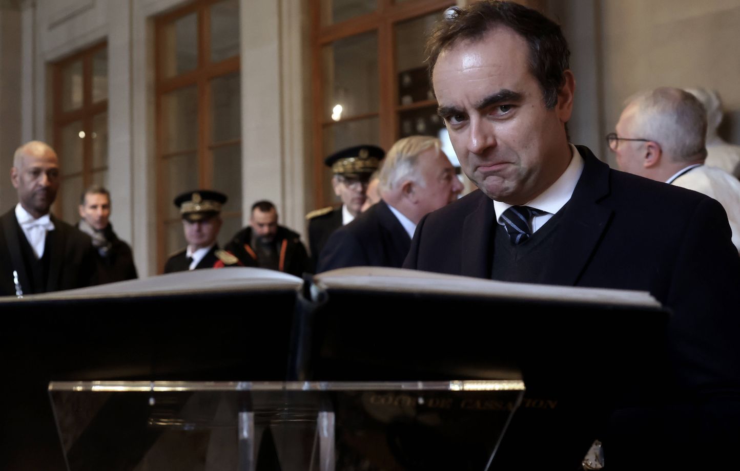 Vers des élections législatives en mars si le gouvernement est censuré, selon Lecornu