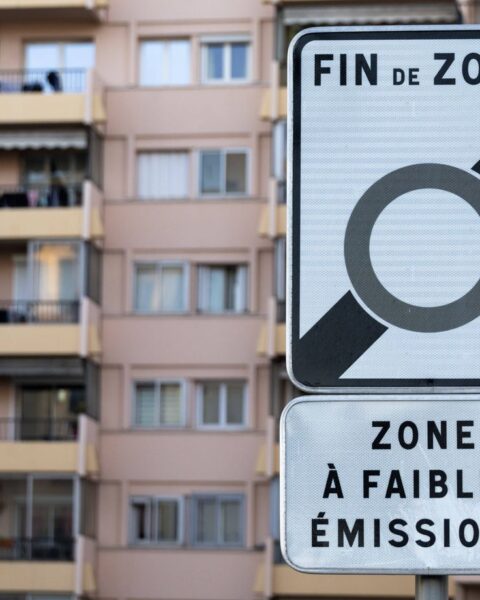 Vote sur la suppression des zones à faibles émissions repoussée par le gouvernement français