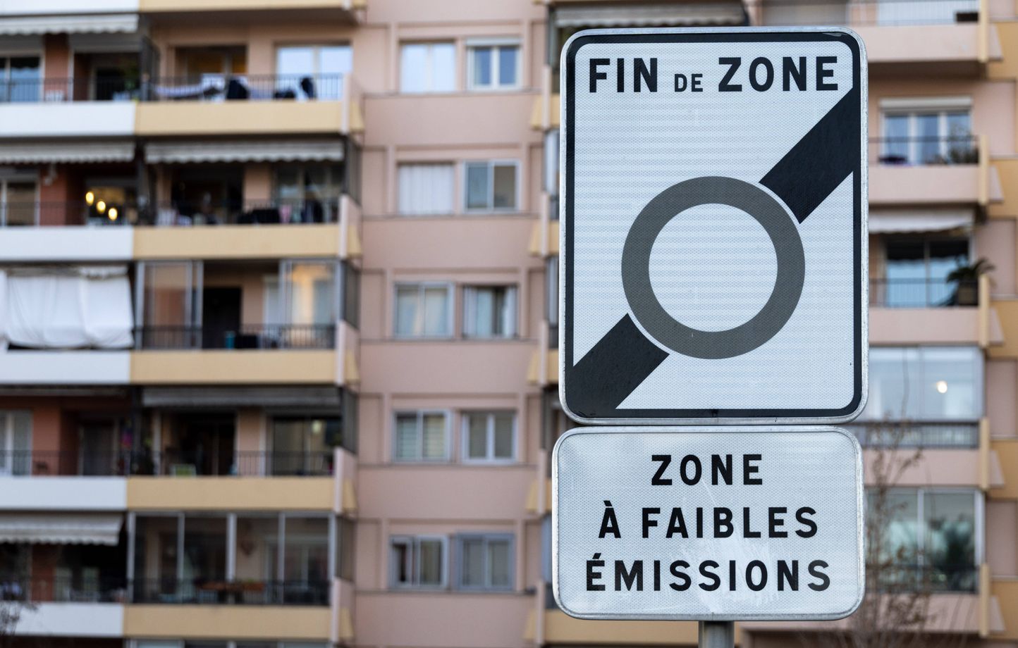 Vote sur la suppression des zones à faibles émissions repoussée par le gouvernement français