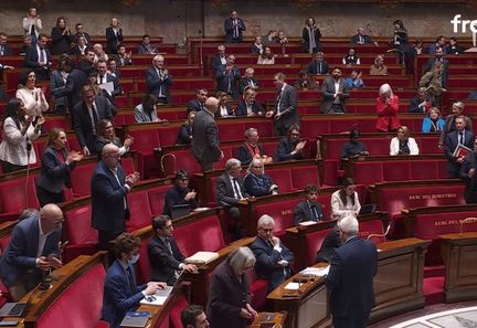 Adoption à l'Assemblée nationale d'une loi sur l'aide à mourir et le développement des soins palliatifs