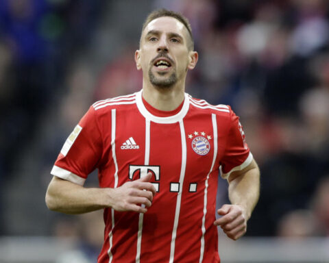 Affaire Epstein : Franck Ribéry, mentionné dans les dossiers, annonce son intention de porter plainte. JO 2026 : journée blanche pour les Bleus et actualités sur le couple C.