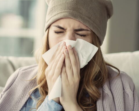 Âge, sexe et génétique influencent notre réponse aux virus, selon une étude française