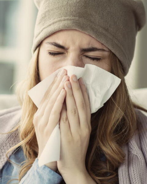 Âge, sexe et génétique influencent notre réponse aux virus, selon une étude française