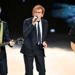 Alain Souchon enchante le public à la Salle Pleyel avec une performance tendre et nostalgique