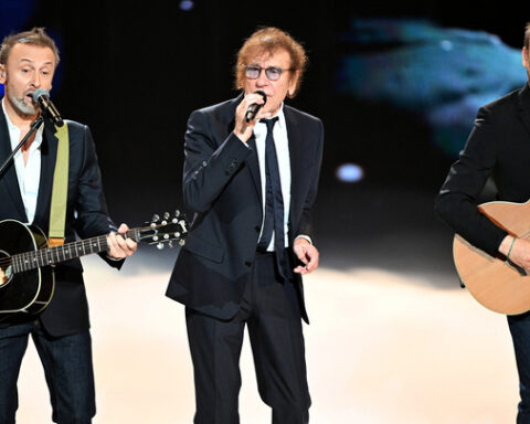 Alain Souchon enchante le public à la Salle Pleyel avec une performance tendre et nostalgique