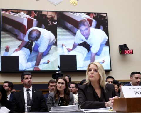 Appels à une enquête indépendante sur la famille royale suite à l'affaire Epstein