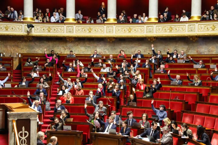 Assemblée nationale : trois députés sanctionnés pour comportements inappropriés durant une séance