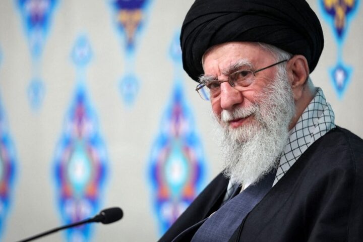 Attaque américano-israélienne en Iran : la résidence de l'ayatollah Khamenei détruite, plusieurs ministères touchés