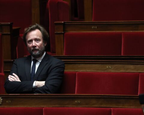 Boris Vallaud estime que la primaire à gauche pour 2027 est insuffisante et prône une coalition élargie