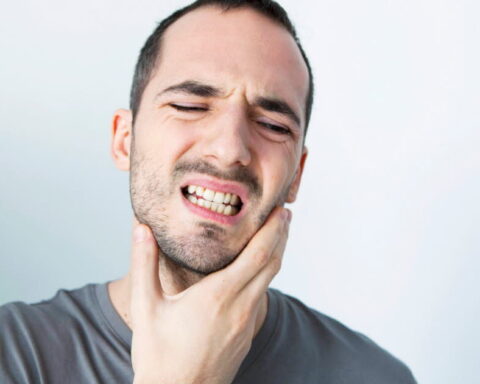 Bruxisme : les solutions disponibles pour lutter contre les dents qui grincent