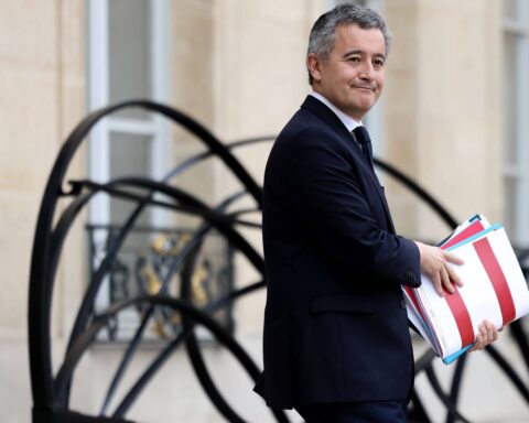 Darmanin appelle le centre et la droite à s'unir derrière un candidat unique pour 2027
