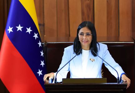 Delcy Rodriguez, nouvelle dirigeante du Venezuela, joue entre ouverture et maintien du système