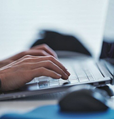 Des objets du quotidien sont une source de bactéries, y compris les éponges de cuisine