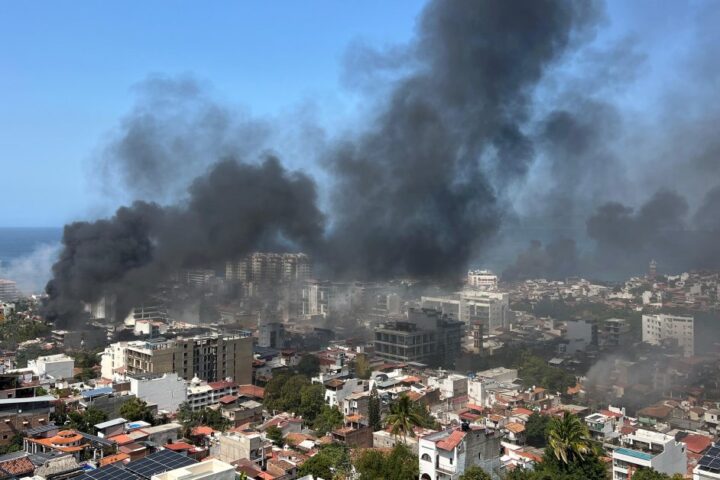 Des touristes bloqués au Mexique après l'éclatement de la violence des cartels