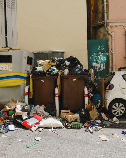 Élections municipales 2026 à Marseille : la question des poubelles alimente la campagne électorale