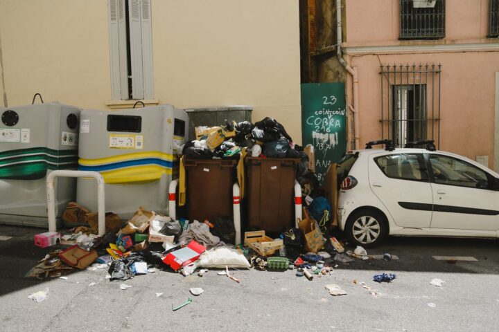 Élections municipales 2026 à Marseille : la question des poubelles alimente la campagne électorale