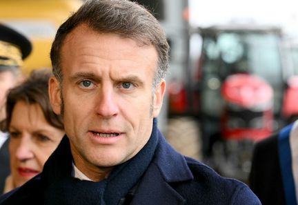 Emmanuel Macron annonce de nouvelles régulations du numérique pour protéger les adolescents des dangers des écrans