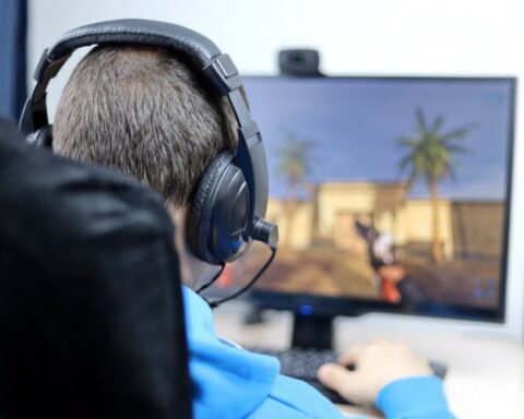 Emmanuel Macron appelle à une étude scientifique sur les effets des jeux vidéo violents sur les jeunes