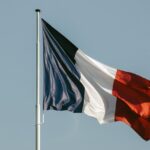 Emmanuel Macron et la guerre économique avec les États-Unis : une analyse approfondie des enjeux et des stratégies.