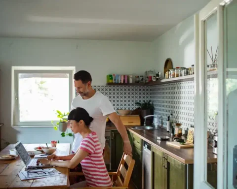 Espèces à domicile : comprendre les autorisations légales et les sanctions éventuelles