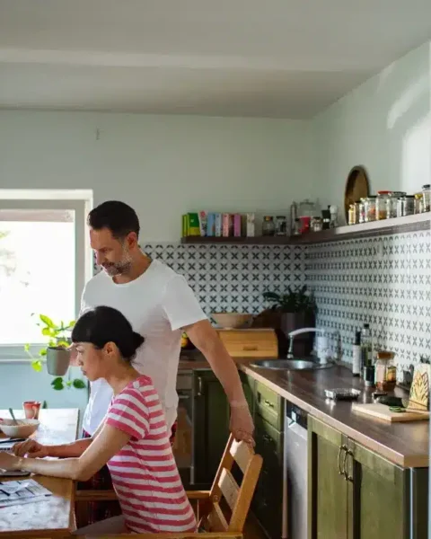 Espèces à domicile : comprendre les autorisations légales et les sanctions éventuelles