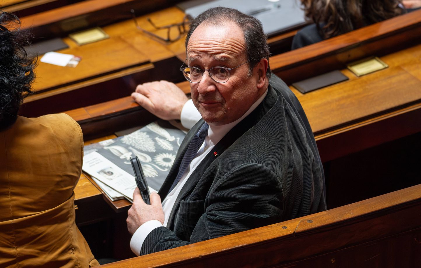 François Hollande critique la « double faute » de Mélenchon sur la mort de Quentin Deranque