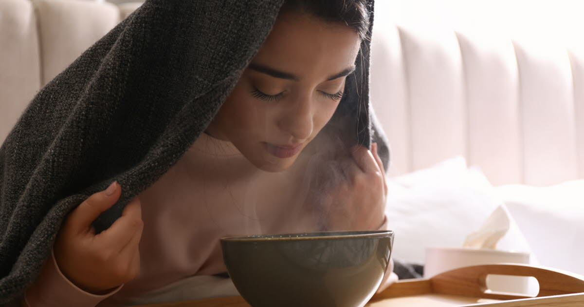 Inhalation de vapeur : efficacité et risques pour soulager le nez bouché
