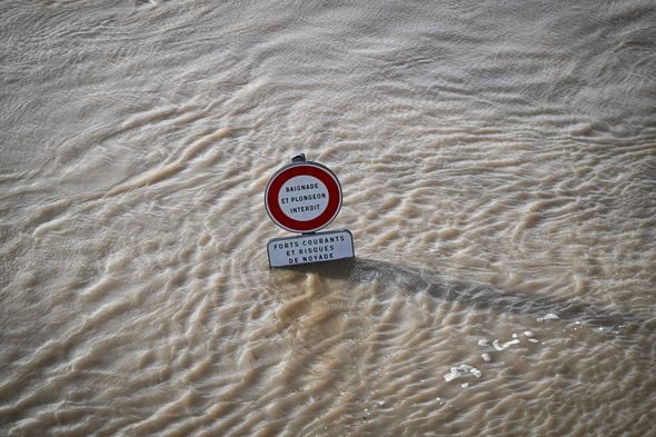 Inondations en Gironde : la gestion des digues et l'entretien fluvial au cœur des débats