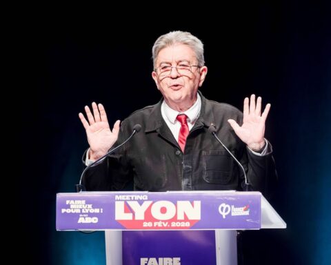 Jean-Luc Mélenchon relance la polémique en ironisant sur l'affaire Epstein à Lyon