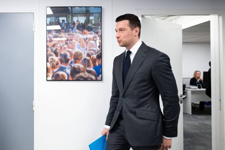 Jordan Bardella appelle la gauche modérée à se distancier de LFI avant les municipales de 2026