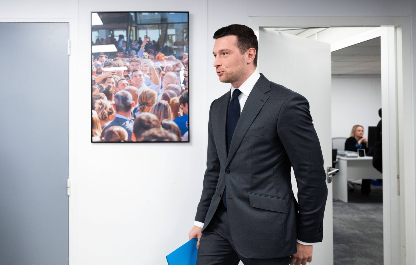 Jordan Bardella appelle la gauche modérée à se distancier de LFI avant les municipales de 2026