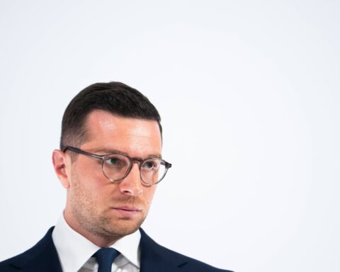 Jordan Bardella (RN) envisage des listes d’union pour contrer l’extrême gauche au second tour des municipales