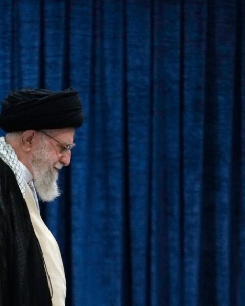 Khamenei, le leader suprême iranien, tué lors d'attaques américaines et israéliennes