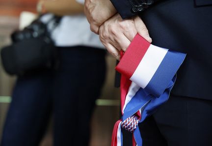 "La confiance des Français envers la politique au plus bas, les maires en tête des élus appréciés"