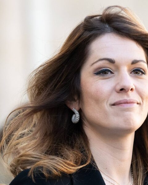La porte-parole du gouvernement qualifie La France insoumise de « totalitaire » sur son rapport à la presse