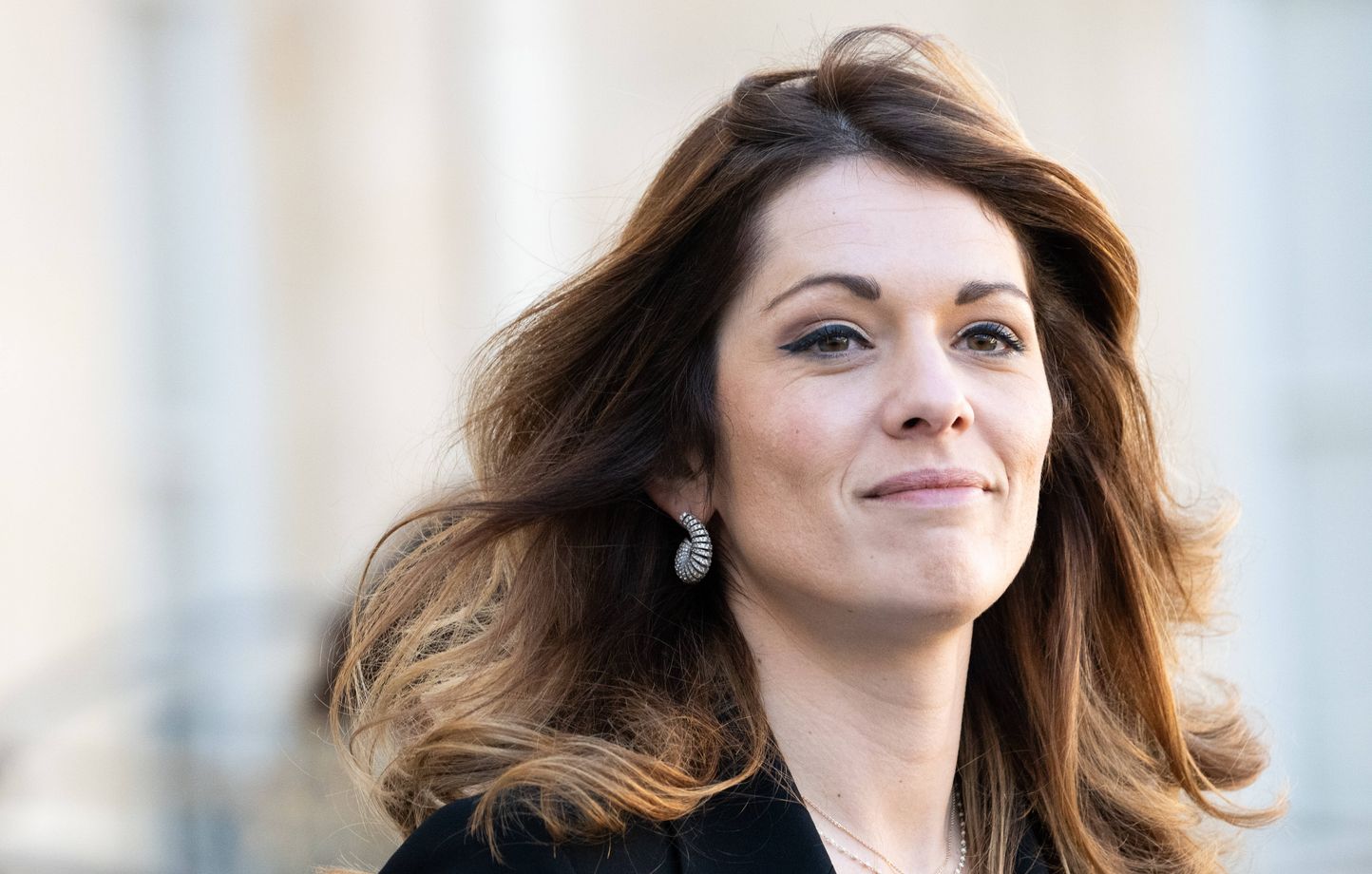 La porte-parole du gouvernement qualifie La France insoumise de « totalitaire » sur son rapport à la presse