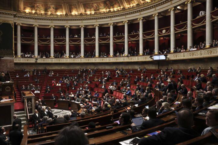 L’Assemblée nationale examine à nouveau la loi sur l’aide à mourir, après des débats intenses