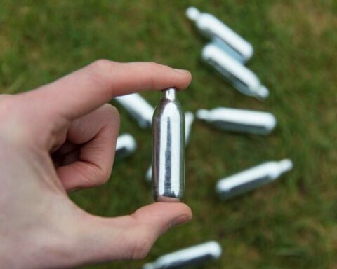 L'augmentation inquiétante de l'usage du protoxyde d'azote chez les jeunes en France