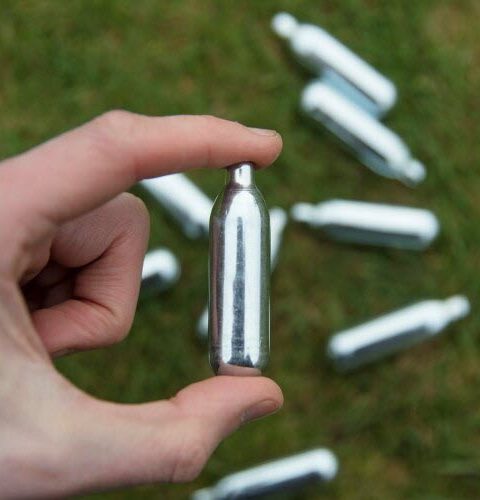 L'augmentation inquiétante de l'usage du protoxyde d'azote chez les jeunes en France