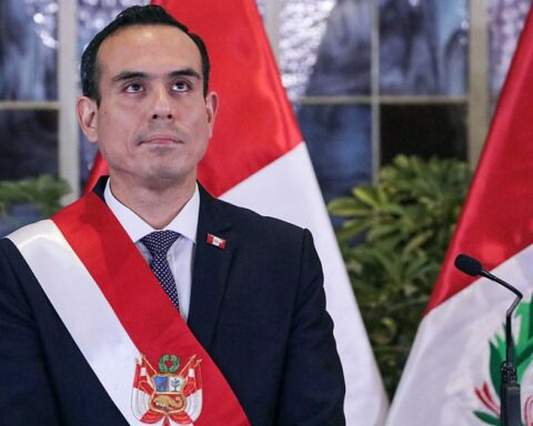 Le Congrès du Pérou destitue le président intérimaire José Jerí en raison d'un scandale de transparence