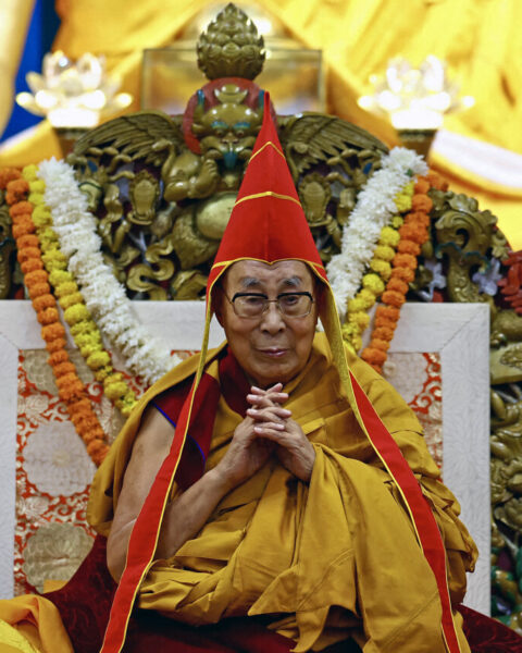 Le Dalaï-Lama reçoit un Grammy Award pour son livre audio à Los Angeles