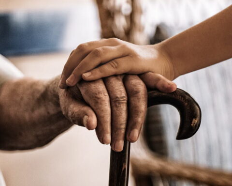 Le deuil blanc : comprendre la souffrance des proches d'une personne atteinte de démence