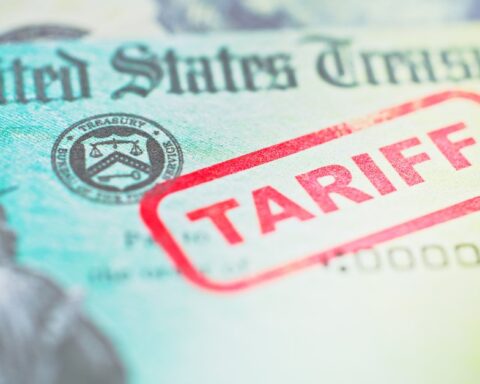 Le jugement de la Cour suprême des États-Unis sur les tarifs : impacts sur les ménages, les entreprises et le commerce mondial